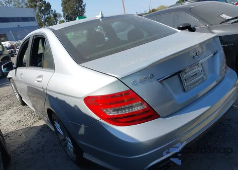 2014 Mercedes-Benz C 250 Sport z USA, uszkodzony, nr VIN WDDGF4HB3EG251447